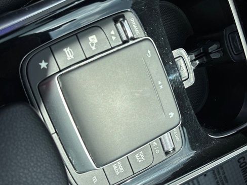 Used 2021 Mercedes-Benz GLB 250 image 24