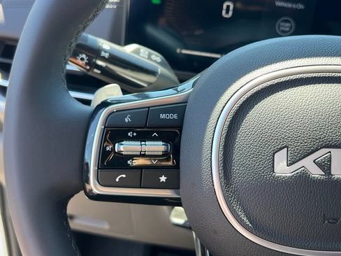 Used 2026 Kia Carnival LXS FWD image 22