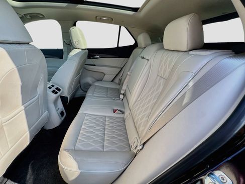 Used 2023 Buick Envision Avenir AWD/4WD image 28