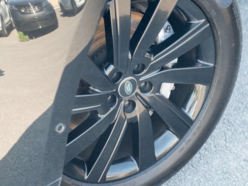 Certified 2025 Land Rover Range Rover Long Wheelbase SE AWD/4WD image 9