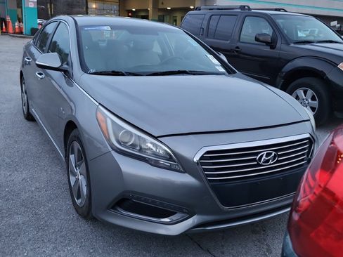 Used 2017 Hyundai Sonata Plug-In Hybrid image 2