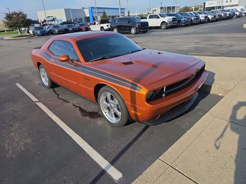 Used 2011 Dodge Challenger R/T RWD image 3