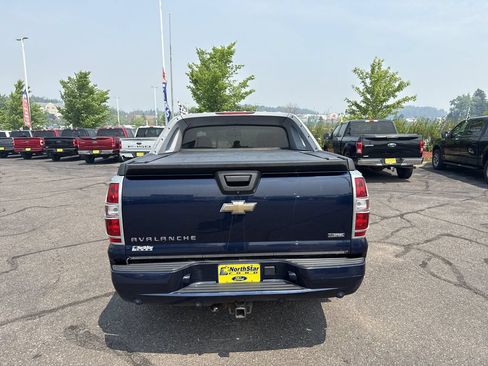 Used 2009 Chevrolet Avalanche LT w/ Convenience Package #1 AWD/4WD image 7