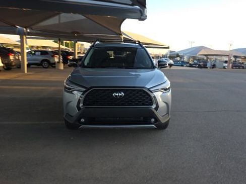 Used 2025 Toyota Corolla Cross XLE w/ Convenience Package image 3