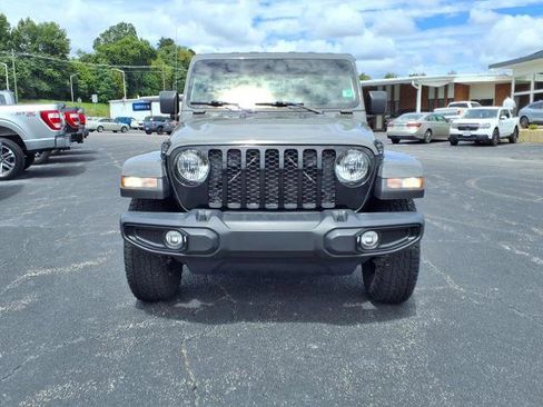 Used 2021 Jeep Gladiator Sport image 2