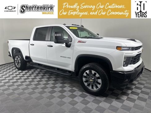 Used 2025 Chevrolet Silverado 2500 Custom w/ Custom Value Package image 1