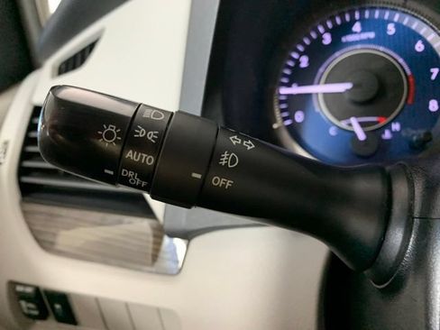 Used 2018 Toyota Sienna XLE FWD image 32