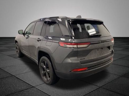 Used 2024 Jeep Grand Cherokee Limited w/ Black Appearance Package AWD/4WD image 4