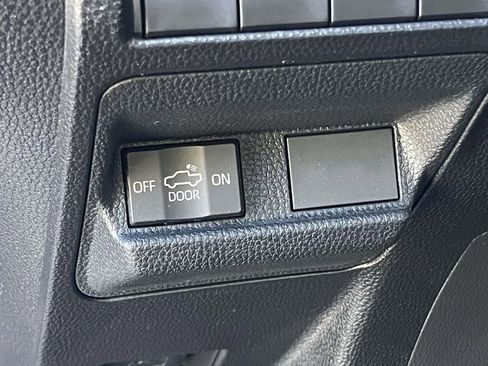 Used 2025 Toyota Tacoma TRD Off-Road AWD/4WD image 11