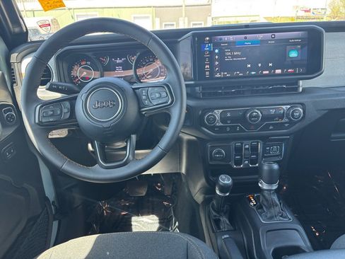 Used 2024 Jeep Wrangler Unlimited Sport AWD/4WD image 30