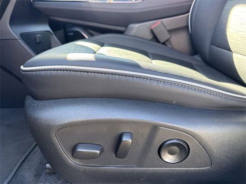 Used 2025 Buick Enclave Sport Touring image 13