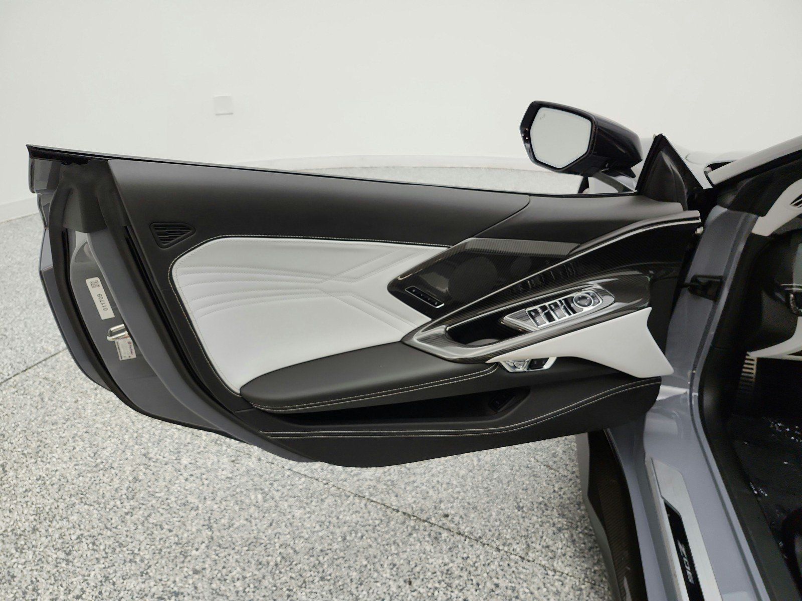 Used 2025 Chevrolet Corvette Z06 RWD image 14