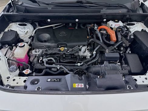 Certified 2021 Toyota RAV4 XLE Premium AWD/4WD image 31