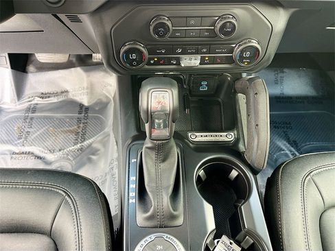 Used 2025 Ford Bronco Badlands image 17