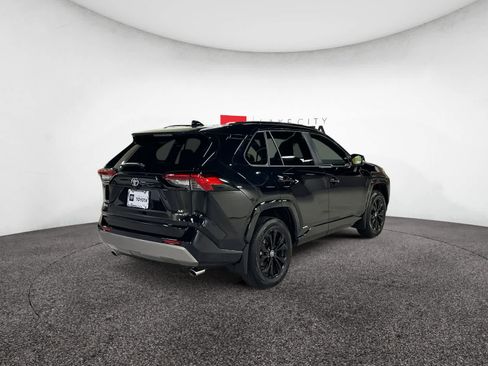 Used 2025 Toyota RAV4 SE image 7