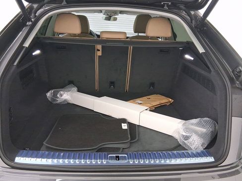 New 2025 Audi Q8 Premium image 28