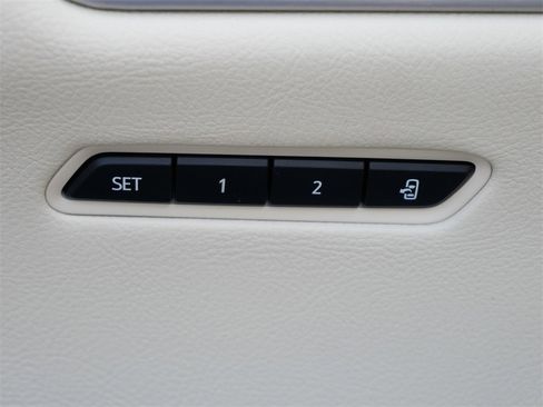 Used 2023 Cadillac XT6 Premium Luxury image 16