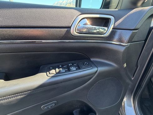 Used 2018 Jeep Grand Cherokee Limited image 20