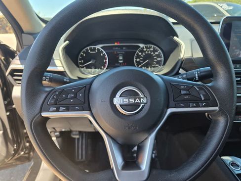 Used 2024 Nissan Altima 2.5 SV FWD image 22