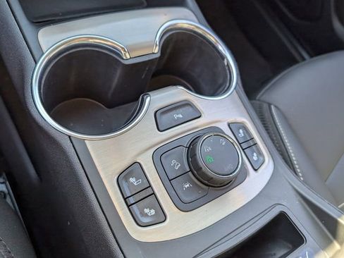 Used 2022 GMC Terrain Denali image 27