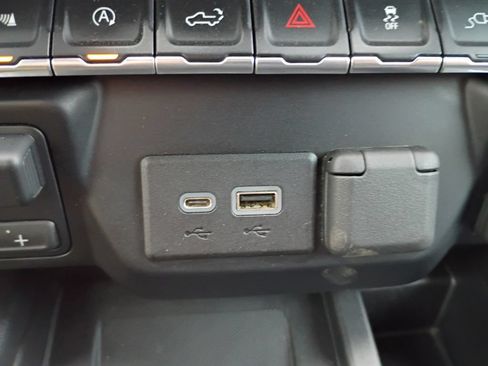 Used 2021 GMC Sierra 1500 AT4 w/ AT4 Value Package AWD/4WD image 34