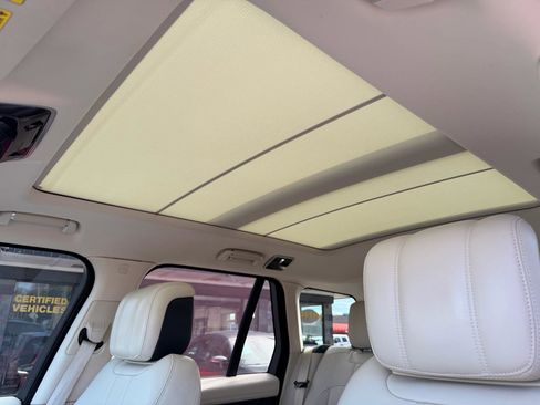 Used 2019 Land Rover Range Rover HSE image 24