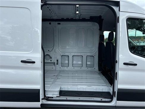 New 2025 Ford Transit 250 148 Medium Roof image 18