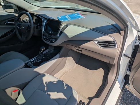 Used 2023 Chevrolet Malibu LS FWD image 19