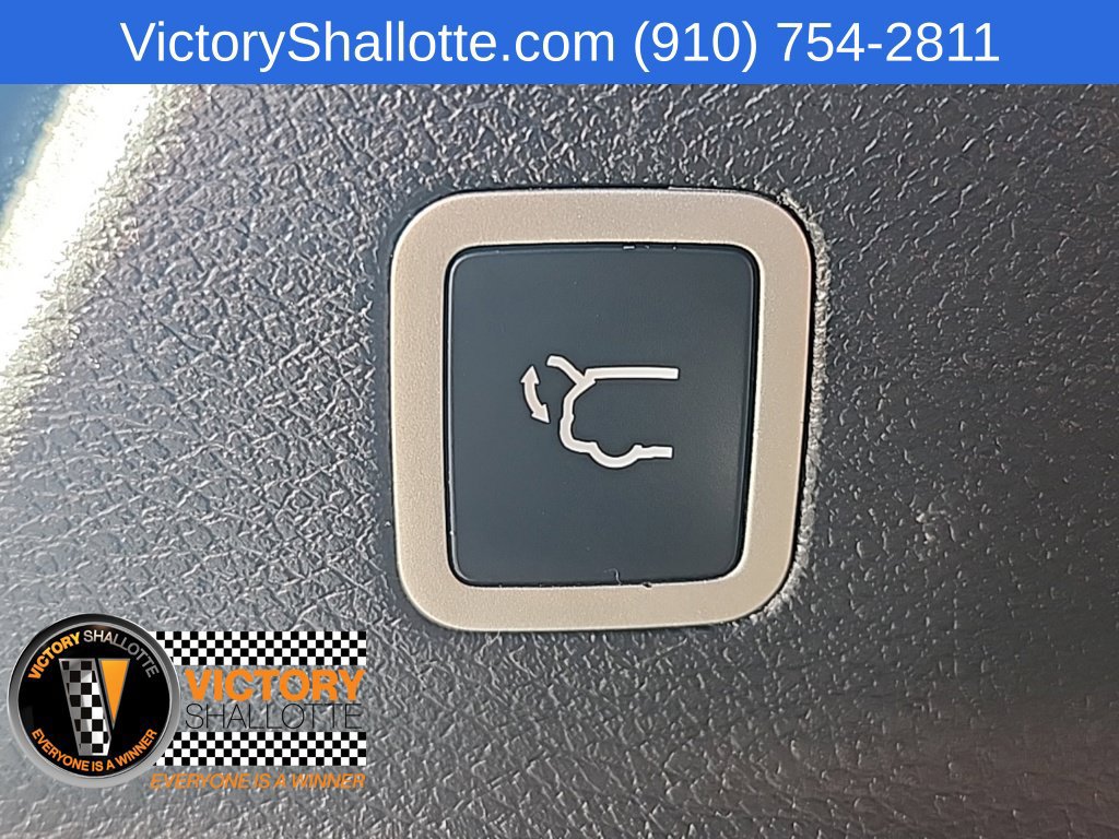 Used 2025 Chrysler Pacifica Limited FWD image 31