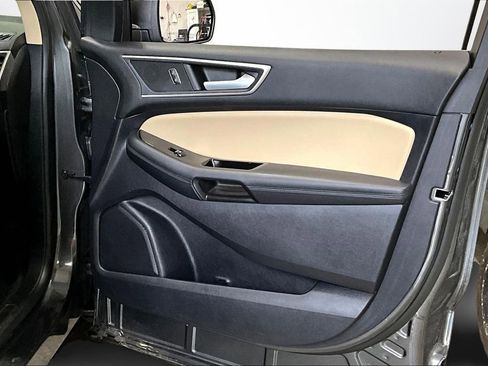 Used 2019 Ford Edge SEL image 26