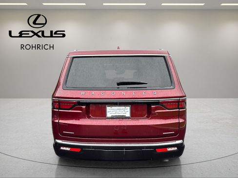 Used 2022 Jeep Wagoneer Series III w/ Premium Group I AWD/4WD image 7