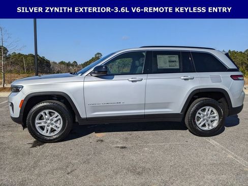 New 2025 Jeep Grand Cherokee Laredo image 7