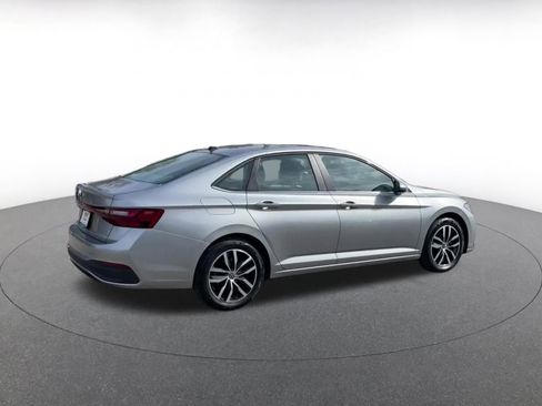 Used 2025 Volkswagen Jetta SE image 14