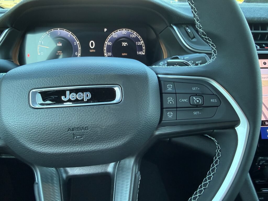 New 2027 Jeep Grand Cherokee Laredo RWD image 16