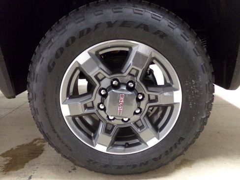 New 2026 GMC Sierra 2500 SLT w/ SLT Premium Package image 32