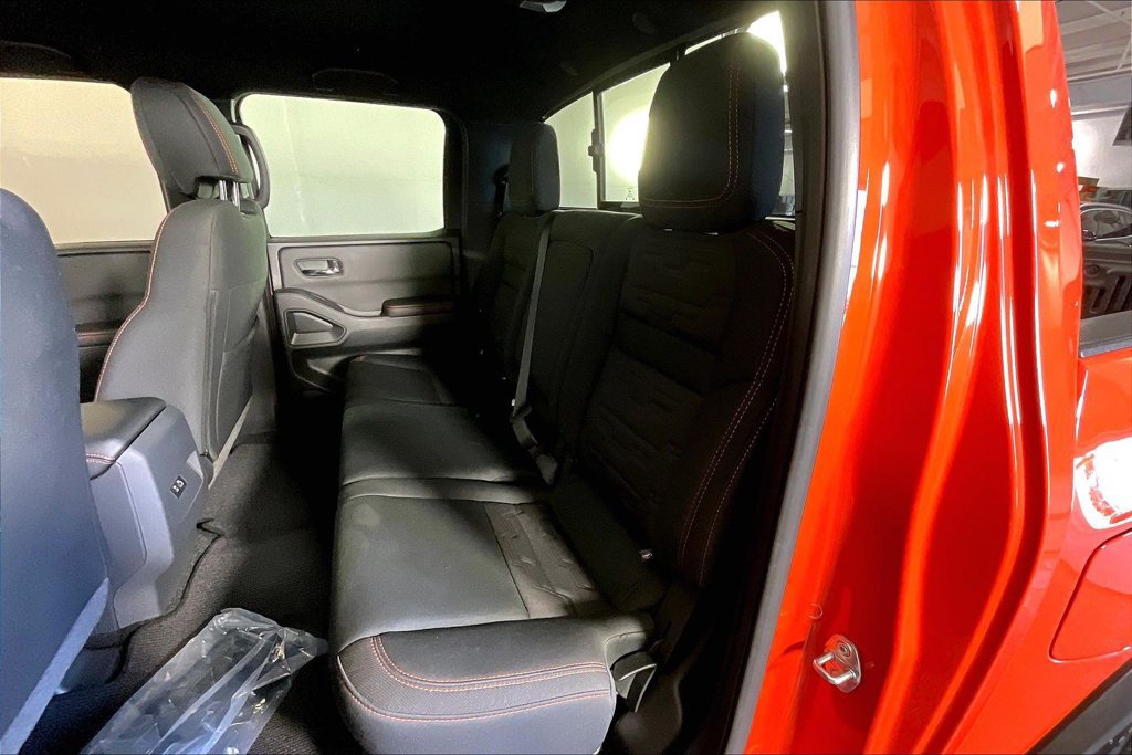 Used 2025 Nissan Frontier PRO-4X AWD/4WD image 32
