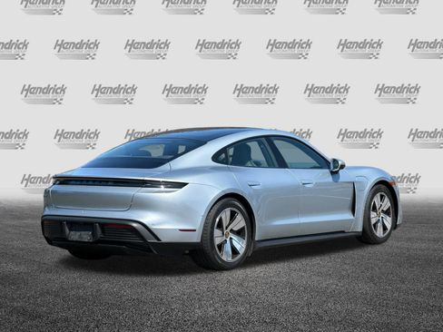Used 2023 Porsche Taycan image 5