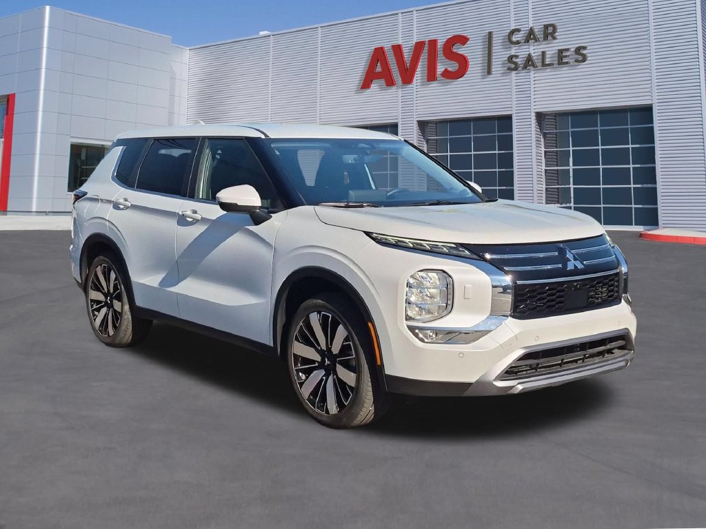 Used 2025 Mitsubishi Outlander SE AWD/4WD image 3