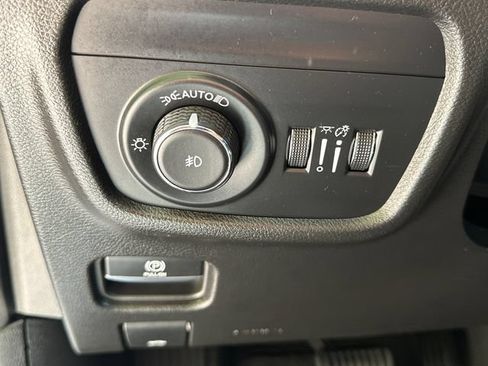 Used 2024 Jeep Grand Cherokee L Limited w/ Luxury Tech Group II AWD/4WD image 29