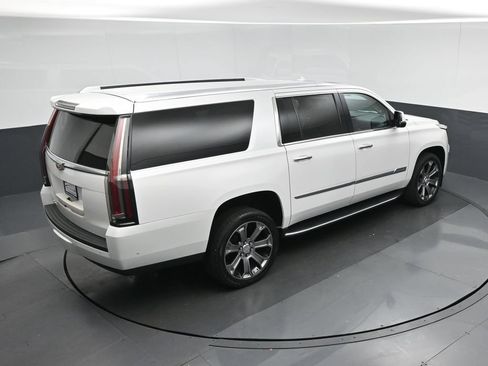 Used 2019 Cadillac Escalade ESV Luxury AWD/4WD image 73