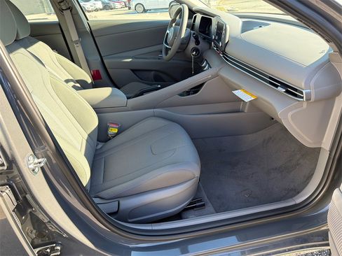 New 2026 Hyundai Elantra SE image 13