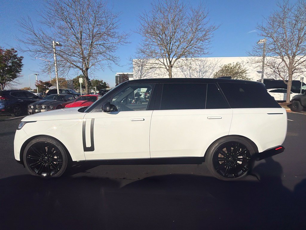 Used 2025 Land Rover Range Rover Long Wheelbase SE AWD/4WD image 2