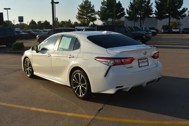 Used 2020 Toyota Camry SE FWD image 8