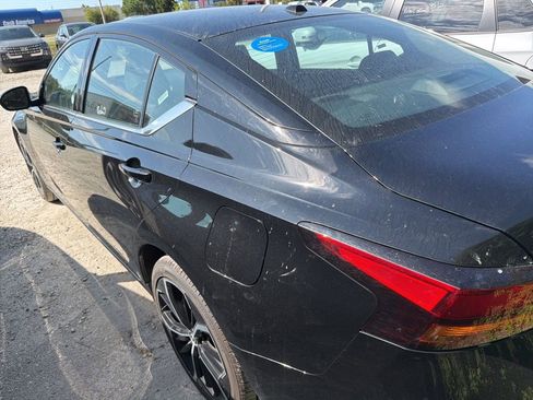 Used 2025 Nissan Altima 2.5 SR AWD/4WD image 8
