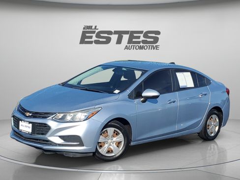 Used 2018 Chevrolet Cruze LS FWD image 1
