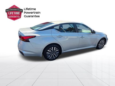 Used 2024 Nissan Altima 2.5 SV w/ SV Premium Package FWD image 7