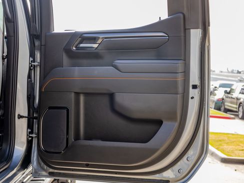 Used 2025 GMC Sierra 1500 AT4 w/ AT4 Premium Package image 39