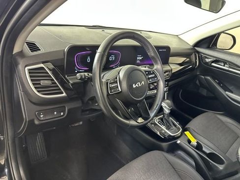 Used 2025 Kia Seltos S image 13