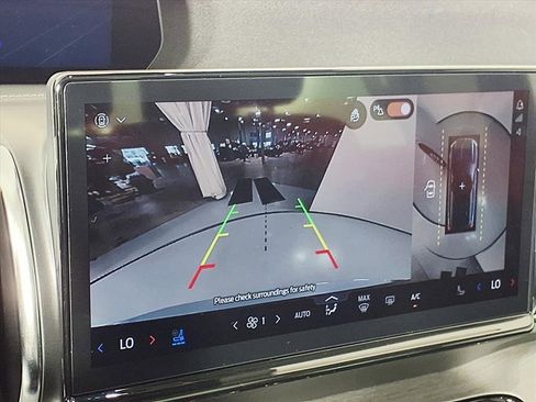 Used 2025 Ford Expedition Platinum w/ Driver's Package image 17