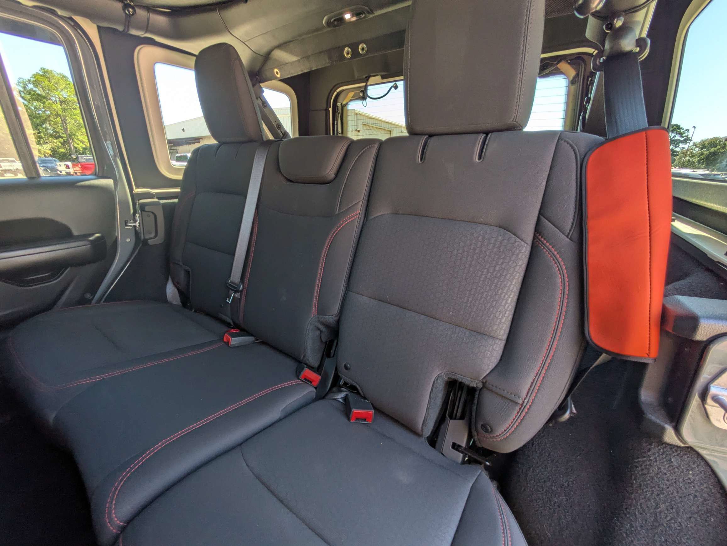 Used 2018 Jeep Wrangler Unlimited Rubicon AWD/4WD image 8